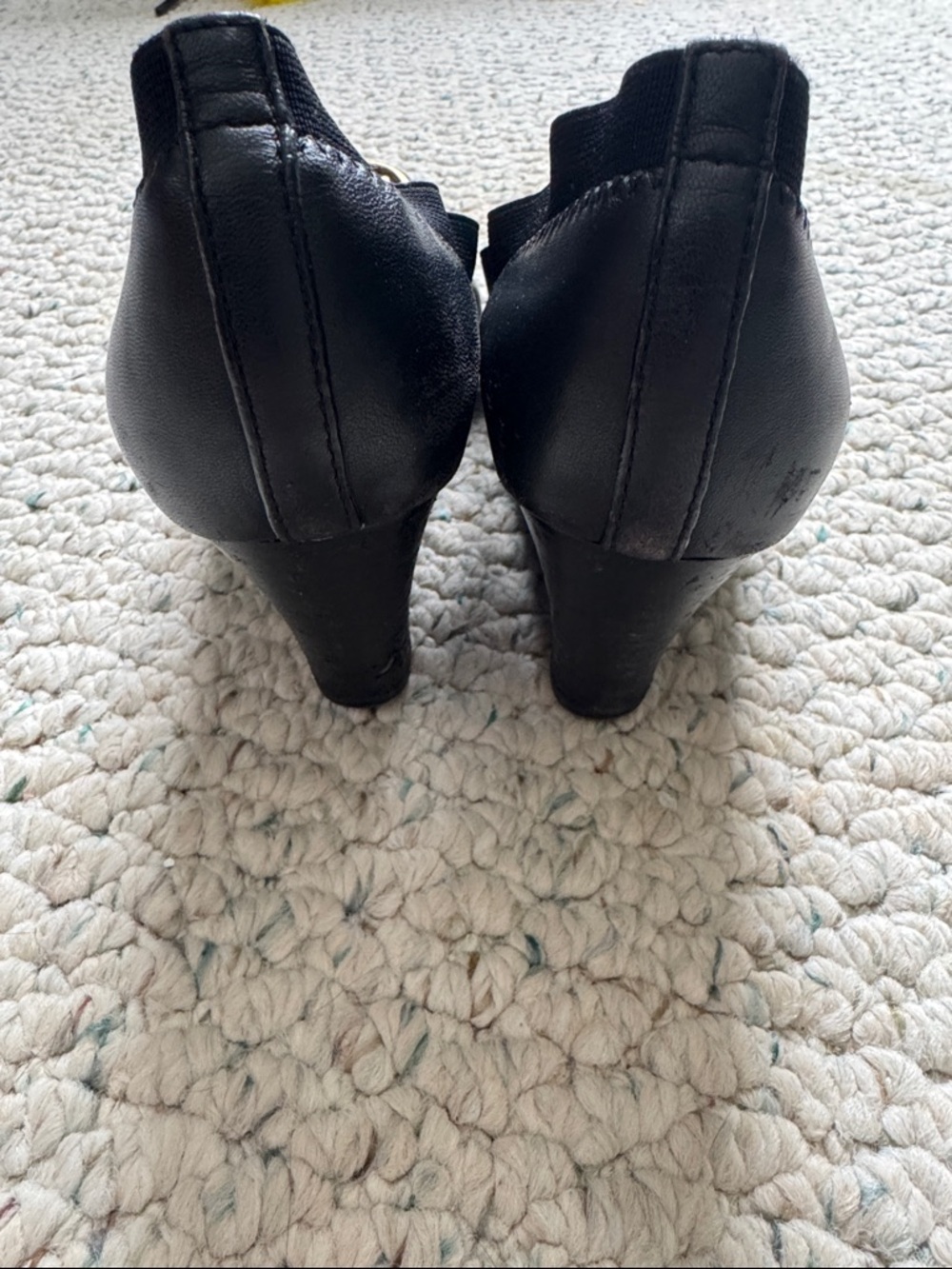 Tory Burch Black Leather Wedge Pumps with Gold Logo Medallion - Picture 3 of 5